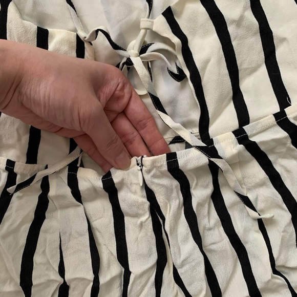 SAVE NWOT Summer jumpsuit - Picture 4 of 4